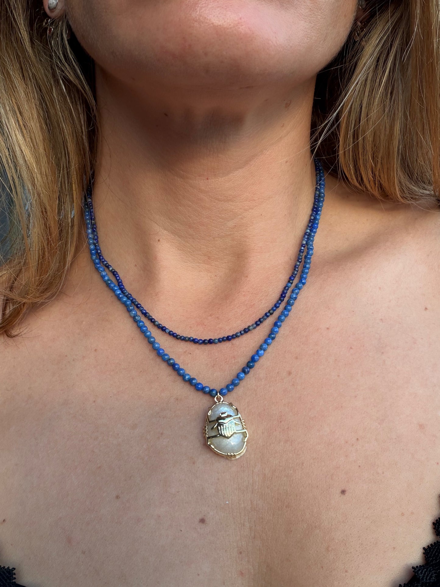 Lapislazuli with white Scarab